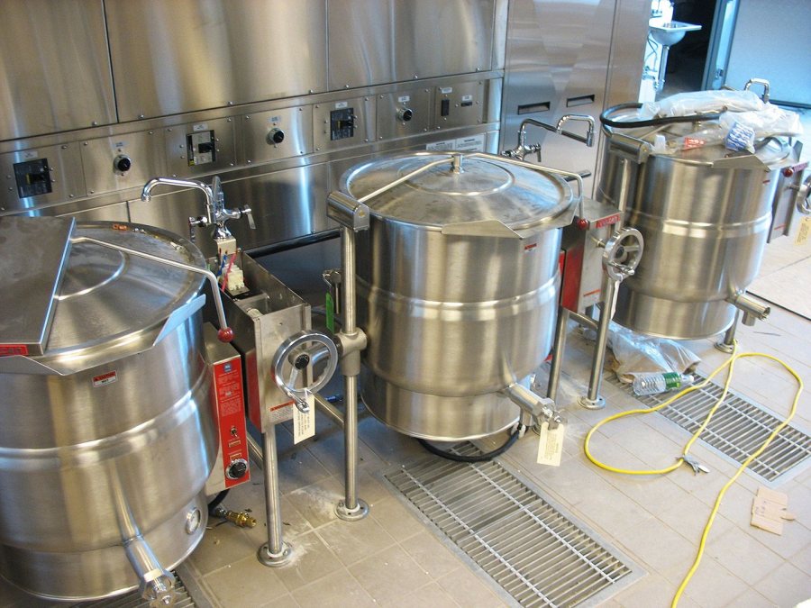 New tip kettles in Commons. (Doug Hubley/Bates College)