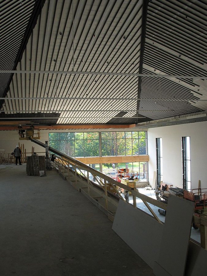 The dining hall ceiling still awaits its recycled-wood veneer. (Doug Hubley/Bates College)