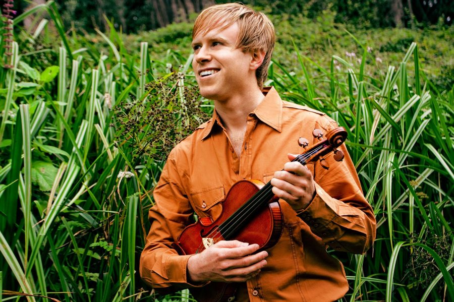 A fiddler/violinist known for his versatility, Jeremy Kittel performs at Bates on Sept. XX