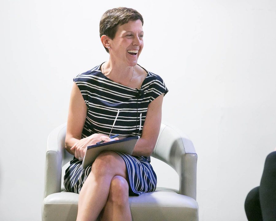 Jennifer Guckel Porter '88 moderates a discussion during a Boston Bates Business Network discussion on "Women in Leadership" event on Sept. 28. (Paige Brown '96 for Bates College) 