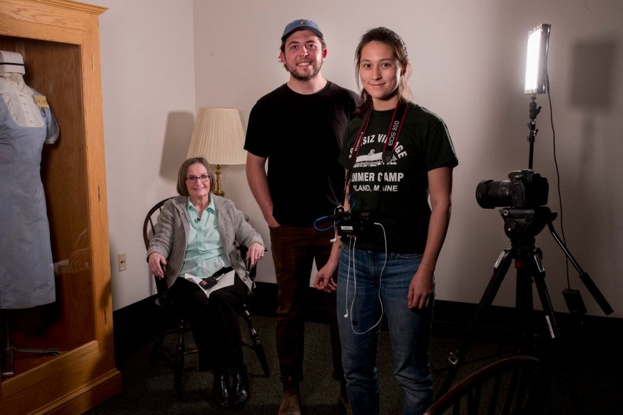 Matthew Glasgow ’19 and Hannah Porfido ’18 during an oral history session with nurse Patti Dyer. (Photo: Phyllis Graber Jensen)