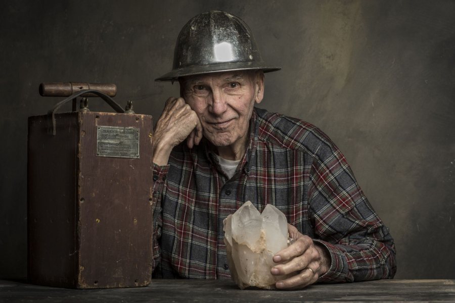 Frank Perham ’56 was included in a photo series on elderly people in Maine, the state with the country's highest average age. (Jason Paris Smith)