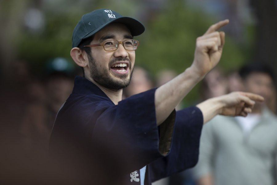 En Sawyer Lee leads the "Yoisa" chant. (Phyllis Graber Jensen/Bates College)