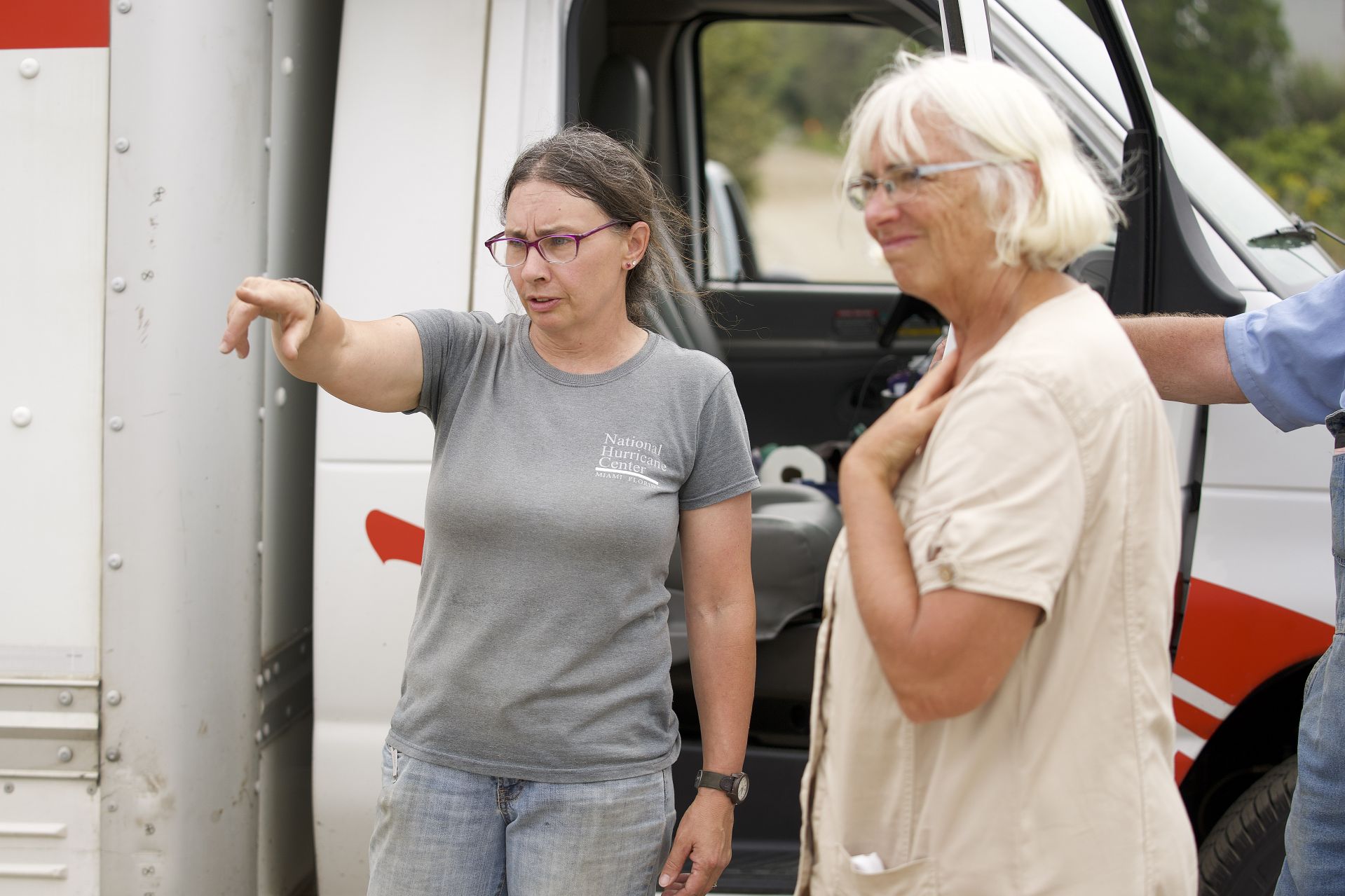 Eva Murray directs the work team during the trash and recycling operation on Matinicus Isle on Aug. 8, 2019. (Theophil Syslo/Bates College)