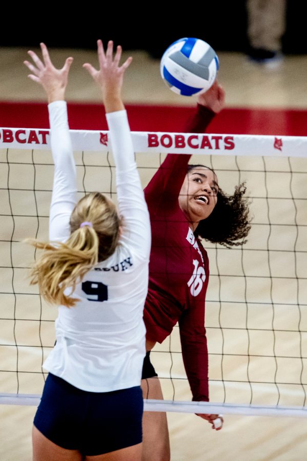 Volleyball loses 2-3 to Middlebury in Alumni Gymnasium.