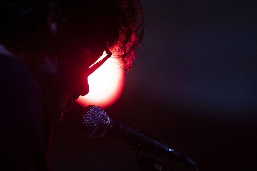 Brady Chilson ‘23 of Carlisle, Pa., sings and plays the keyboard during the Village Club Series showcase. (Theophil Syslo/Bates College)