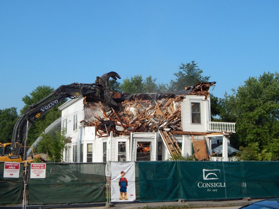 Tearing down 75 Campus Ave., once the home of Bates’ religion and philosophy faculties, to make way for Kalperis Hall on Aug. 5, 2014. (Doug Hubley/Bates College)