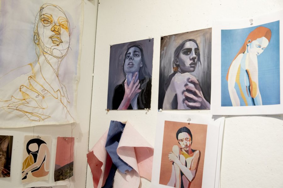 Olin Arts CenterPamela Johnson and senior art thesis students will be wrapping up a writing assignment. They then disperse to work in their Olin studios.