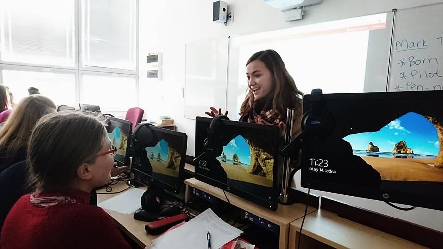Sarah Rothmann ‘19, with a Fulbright English Teaching Assistant award in the Czech Republic, teaches her students about Mark Twain. (Courtesy of Sarah Rothmann)