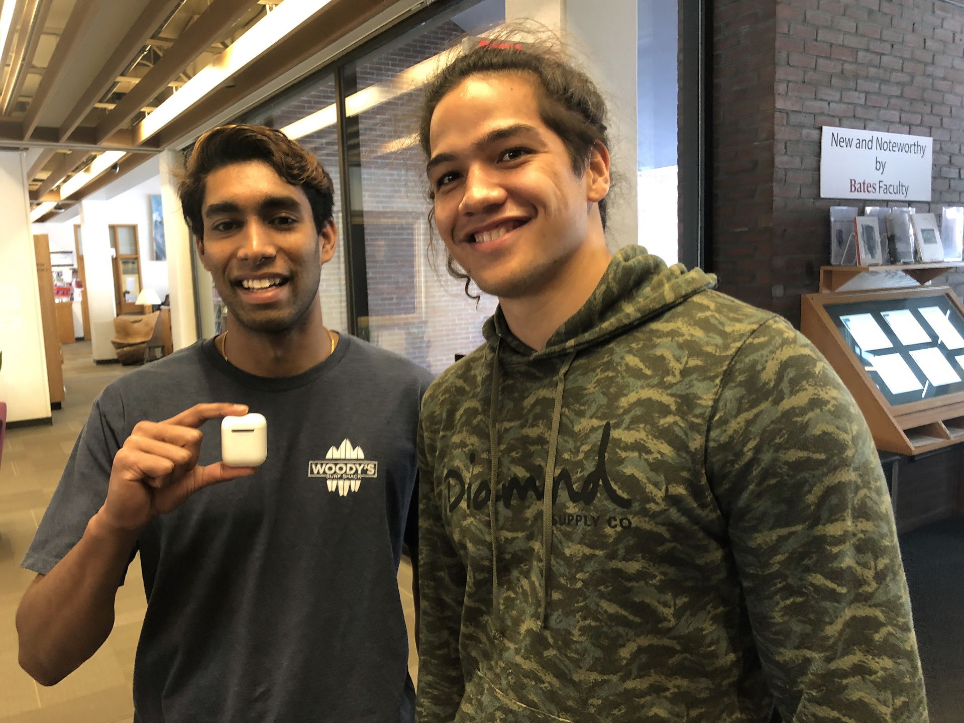 Good buds: Vidyut Yadav ’20 of Chagrin Falls, Ohio, poses with Jaimin Keliihoomalu ’21 of Kapolei, Hawaii, after the case of the lost ear buds was solved. (Jay Burns/Bates College)