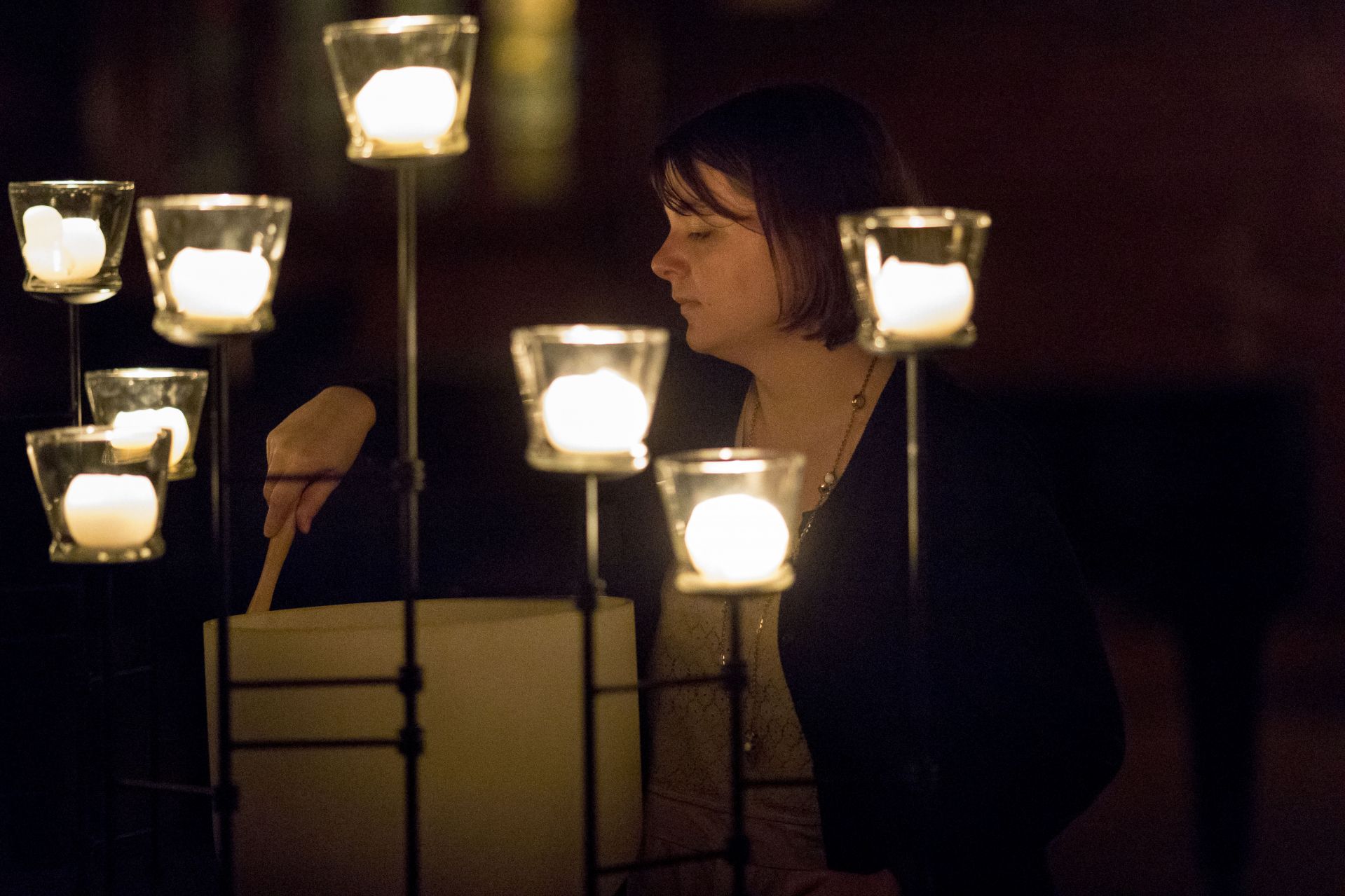 Multifaith Chaplain Brittany Longsdorf closes the service by playing the crystal singing bowl, a traditional Eastern meditation aid. Students gather by candlelight in the Gomes Chapel on Wednesday evening, Nov. 30 2016 for Pause, a weekly secular service of music, poetry, silence, dance and art. The program is organized by the Multifaith Chaplaincy and has been running since the late 90s.