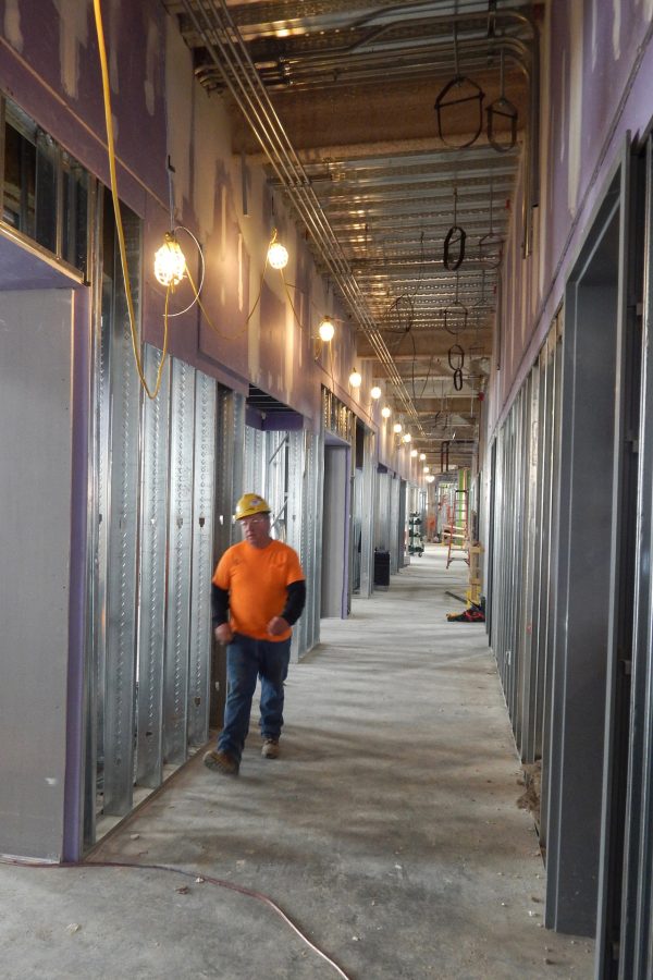 The first floor of the Bonney Science Center seen from the Nichols Street end of the main corridor. (Doug Hubley/Bates College)