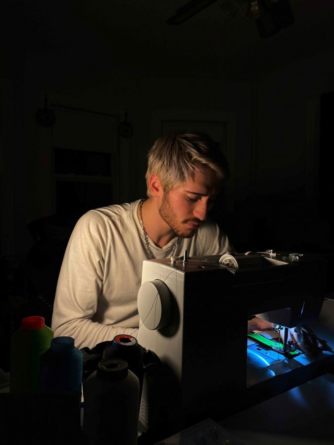 Garon Rothenberg '20 uses his sewing machine at an off-campus house near the Bates campus on April 15, 2020. (Photograph by Jake Choi '200