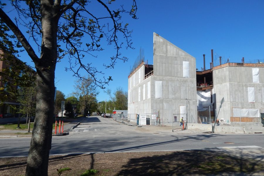 How do you get the ’crete to hold those pointy contours? The science center seen from Campus Avenue on May 20. (Doug Hubley/Bates College)