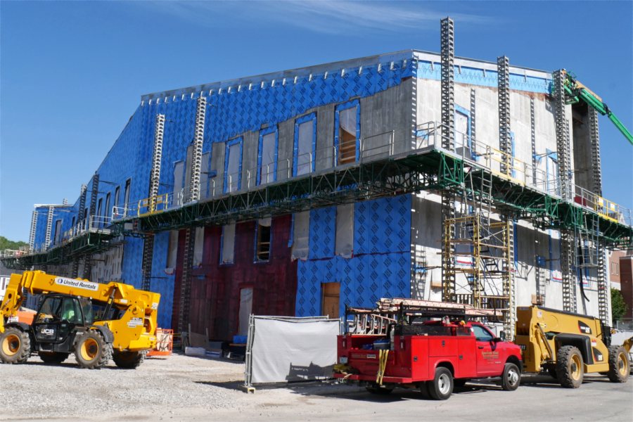 The application of blue air and vapor barrier on the south wall of the science center is nearly done. (Doug Hubley for Bates College)