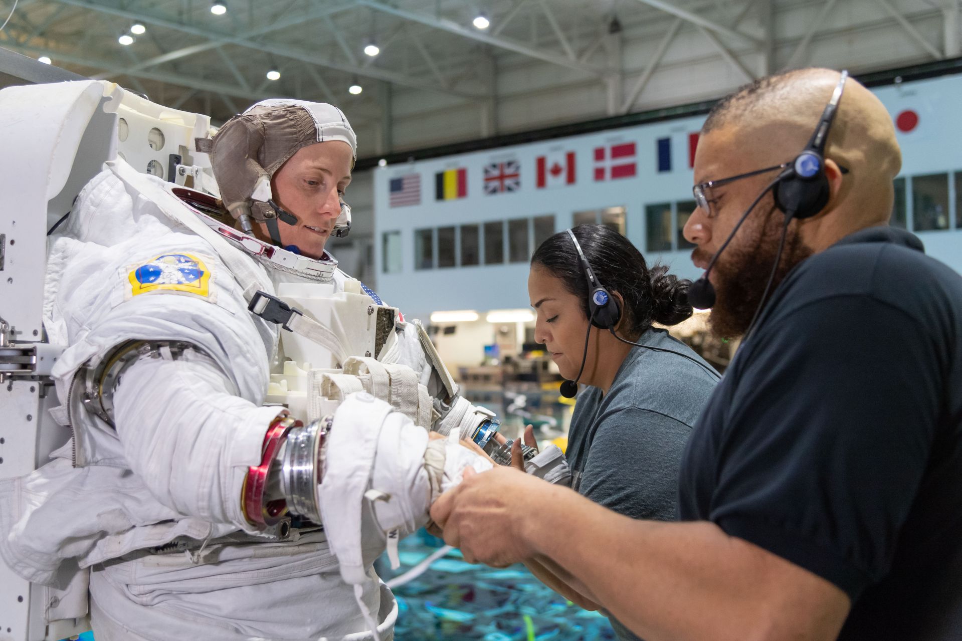 PHOTO DATE: November 05, 2018
LOCATION: NBL - Pool Topside
SUBJECT: 2017 ASCAN class members Warren Hoburg and Loral O'Hara (Blue Team) during ASCAN EVQ NBL 3 training.
PHOTOGRAPHER: Josh Valcarcel