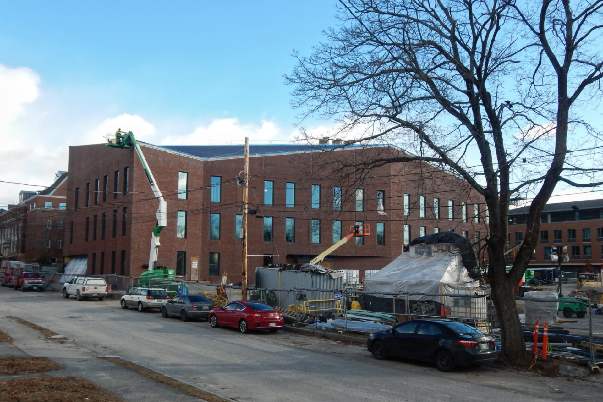 The south side of the Bonney Science Center seen from Nichols Street on Dec. 29, 2020. (Doug Hubley/Bates College)