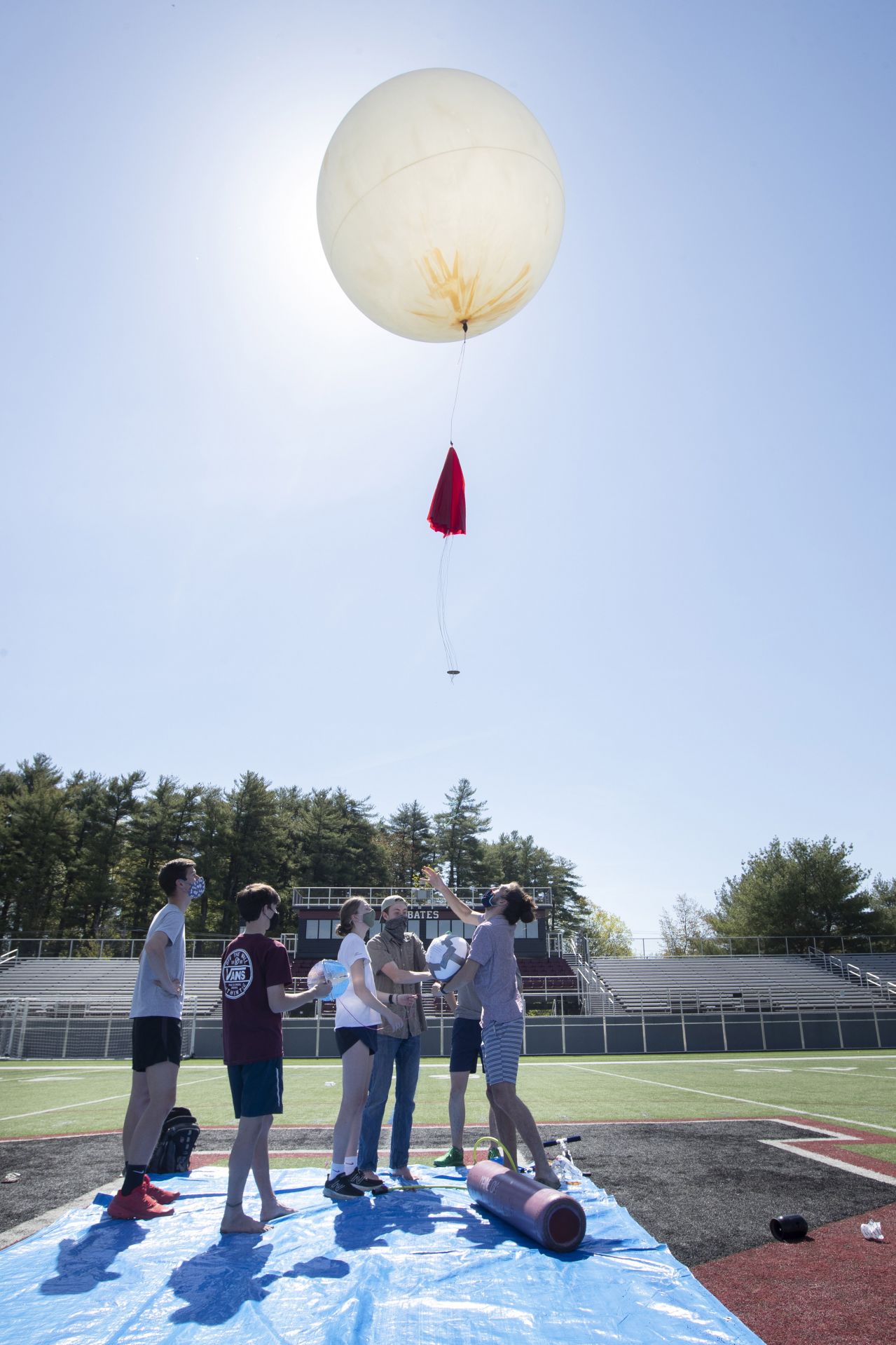 The high-altitude balloon takes off.... (Phyllis Graber Jensen/Bates College)
