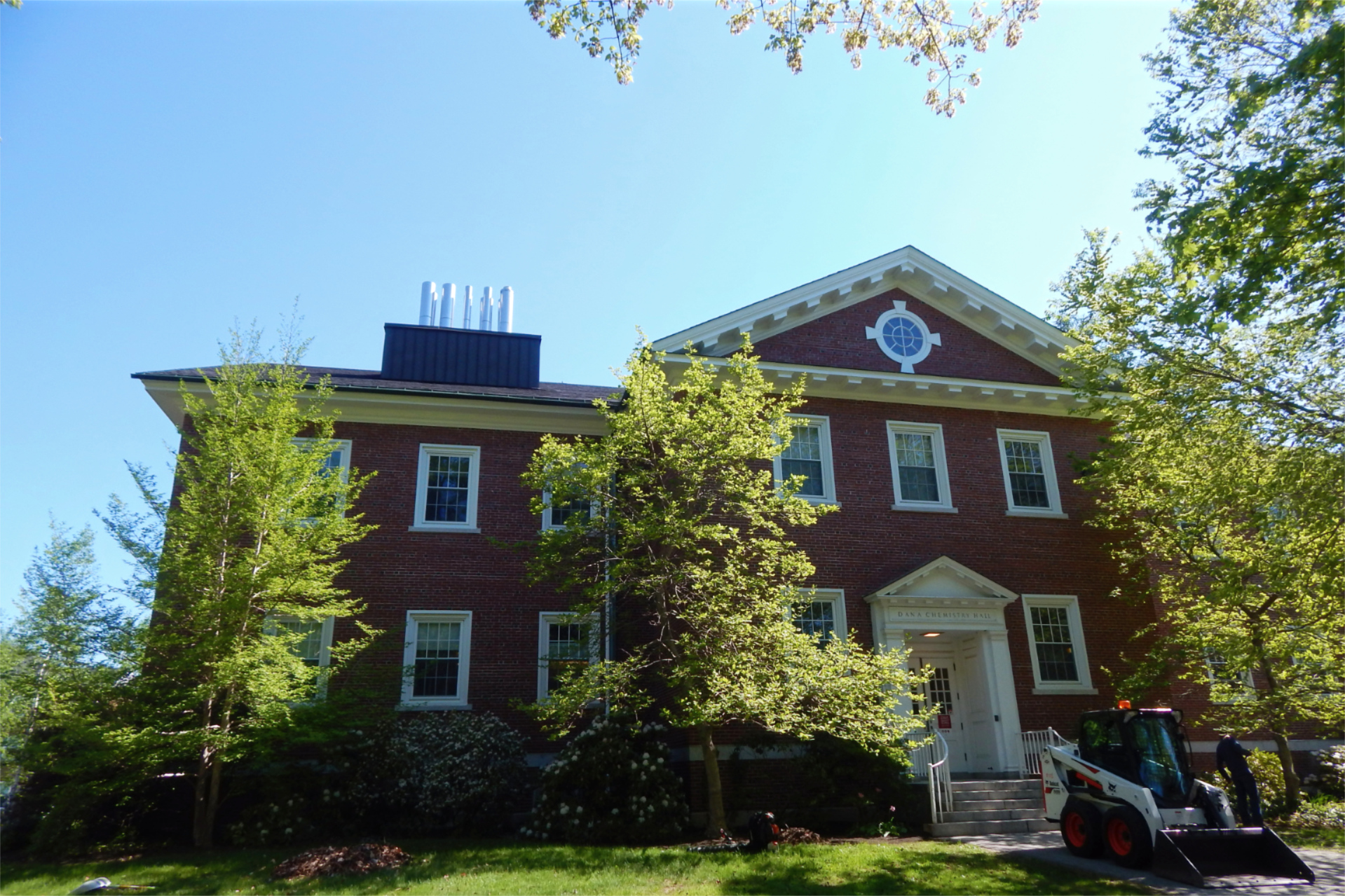 A May 17 view of Dana Chemistry Hall is punctuated by bright new foliage. (Doug Hubley/Bates College)