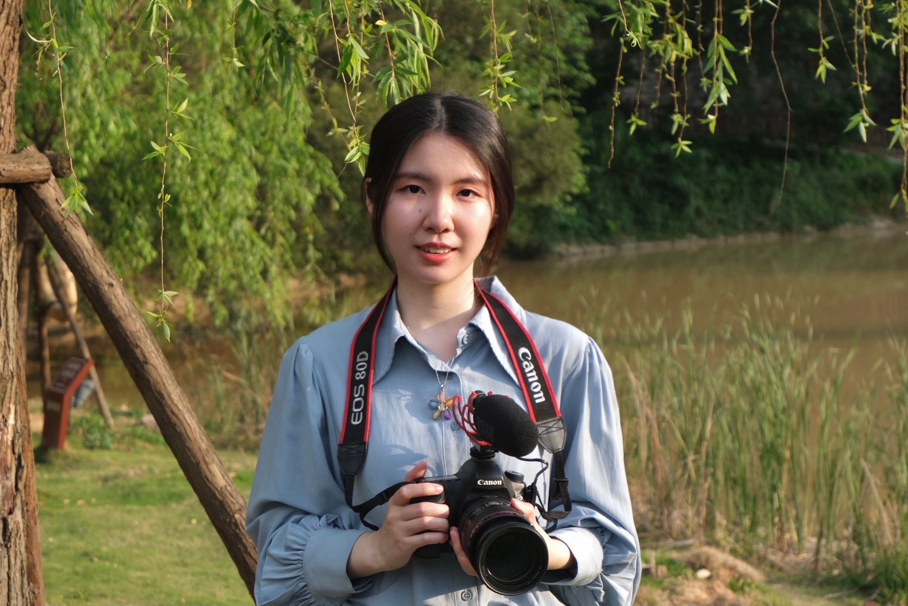 Wenjing_Sheng '21 of Wuhan, China, a studio art major, is working on a senior thesis video project, "Old Home," about her grandparents. She is in China for the 2020-21 academic year. ______________________The photographer is Zhao Li. And the location of this photo is Gaogai Mountain, Fuzhou, China.