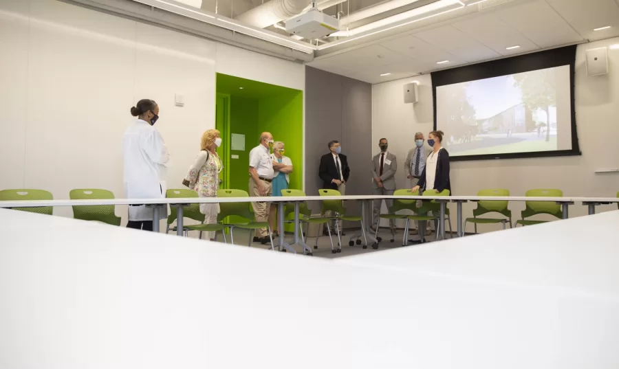 A student's-eye view of a Bonney Science Center classroom. (Phyllis Graber Jensen/Bates College)