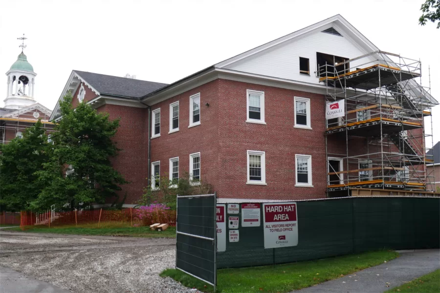 The Dana Chemistry work site seen from the service road between Ladd Library and Hedge Hall on Aug. 23, 2021. (Doug Hubley/Bates College)