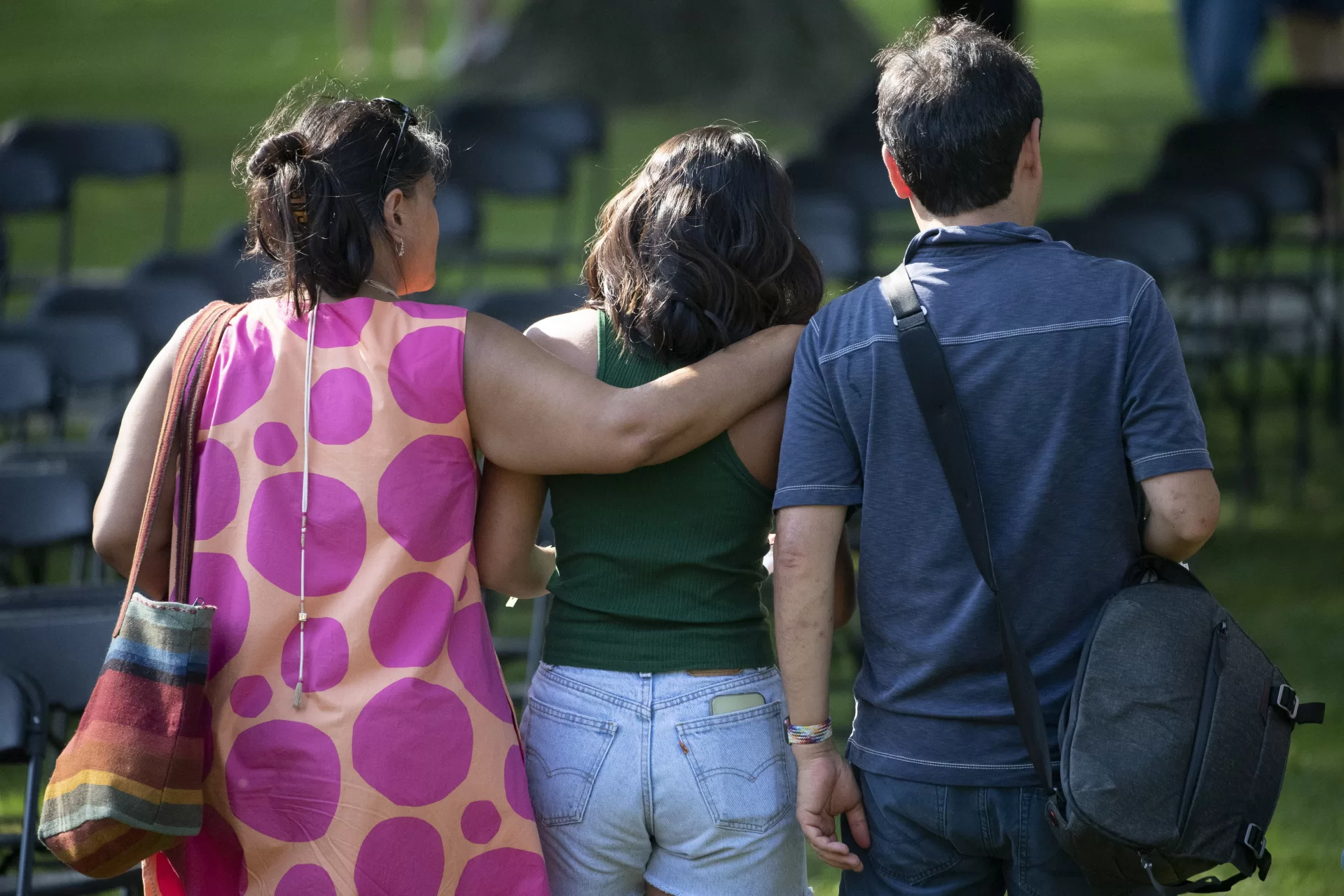 A newly arrived student leaves the Historic Quad with family members after President Spencer delivered her Welcome Address.