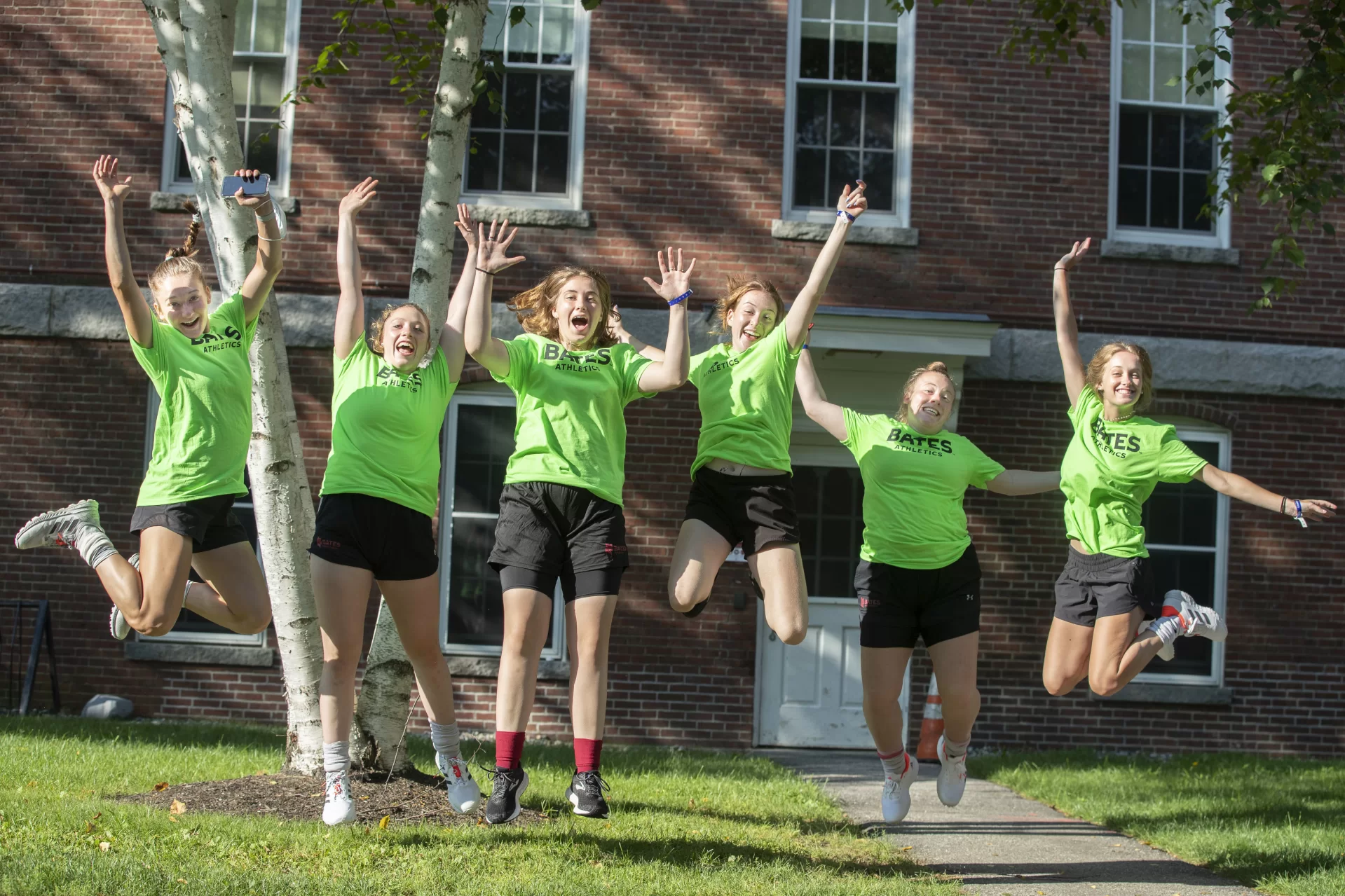 Members of the field hockey team were on hand outside of Parker Hall to help move in belongings from the Class of 2025.