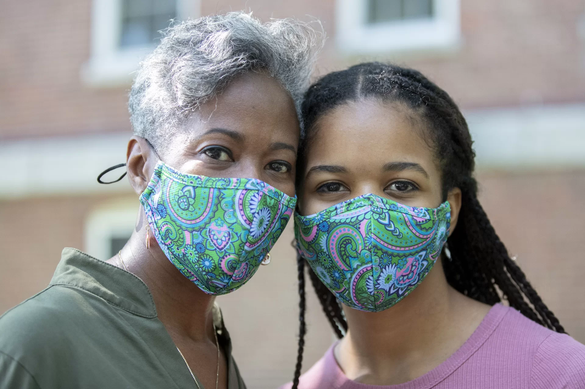 Matching masks for mother and daughter as they pose in front of Parker Hall during move-in day. Jenna Perry ’25 of Las Vegas with her mother Tricia Braxton Perry.