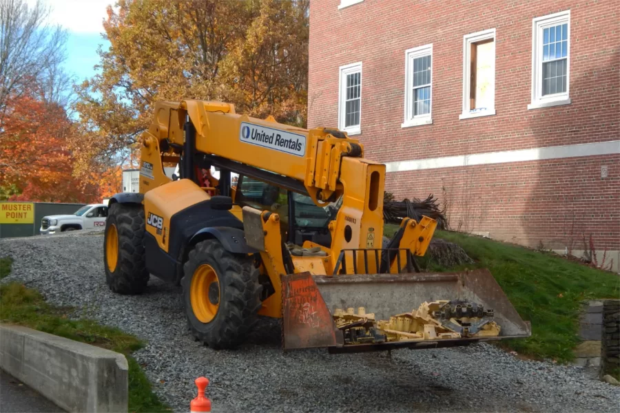 A telescoping-boom forklift removes scrap steel from the Dana worksite. (Doug Hubley/Bates College)