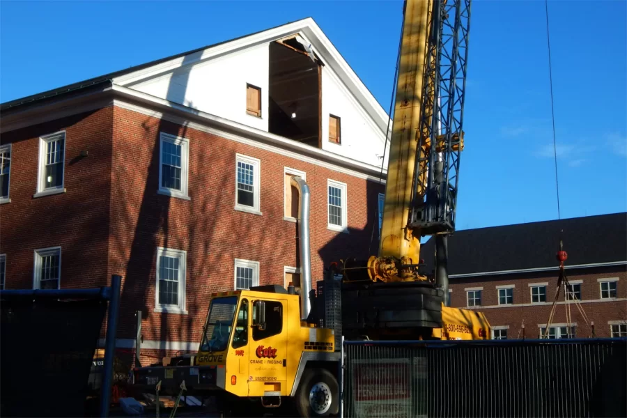 Cote Corp.'s mobile crane was ready for action at Dana Chem around 8:30 a.m. on Nov. 29. (Doug Hubley/Bates College)