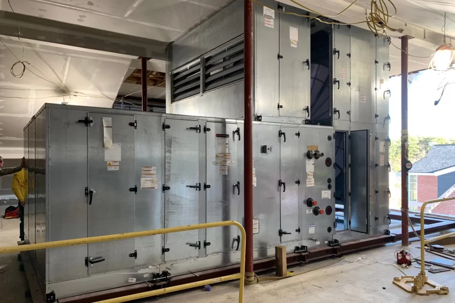 The Dana Chem air handler installation is nearly complete in this image taken around 2pm on Nov. 29. (Jacob Kendall/Bates College)