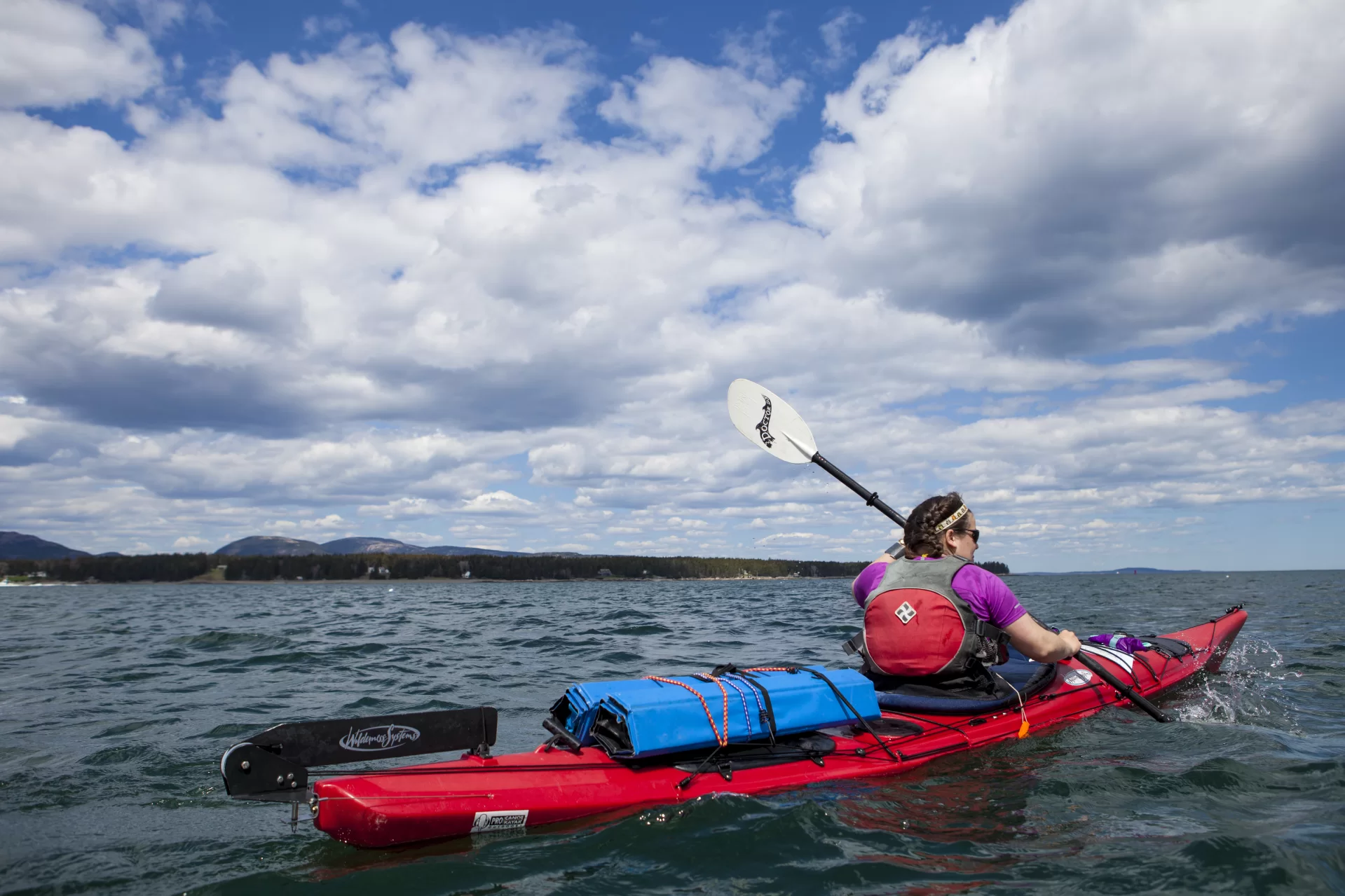 Jackie Ordemann '15 paddles to Little Cranberry Island during Dyk Eusden's Geology of the Maine Coast by Sea Kayak class. (Sarah Crosby/Bates College)