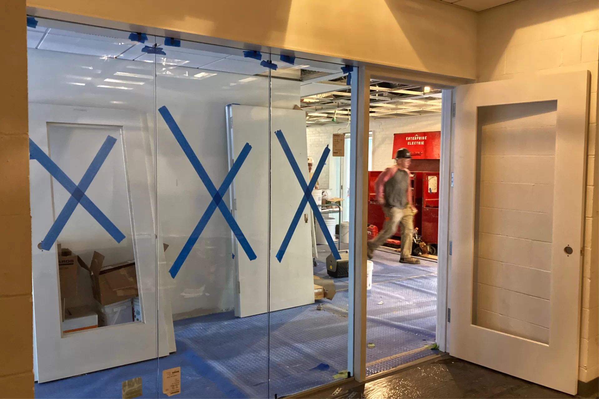 The view from a writeup room on the second floor of Dana Hall. Abundant placement of glass has helped open up sightlines and brighten up Dana's once-dim and claustrophobic interior. (Doug Hubley/Bates College)