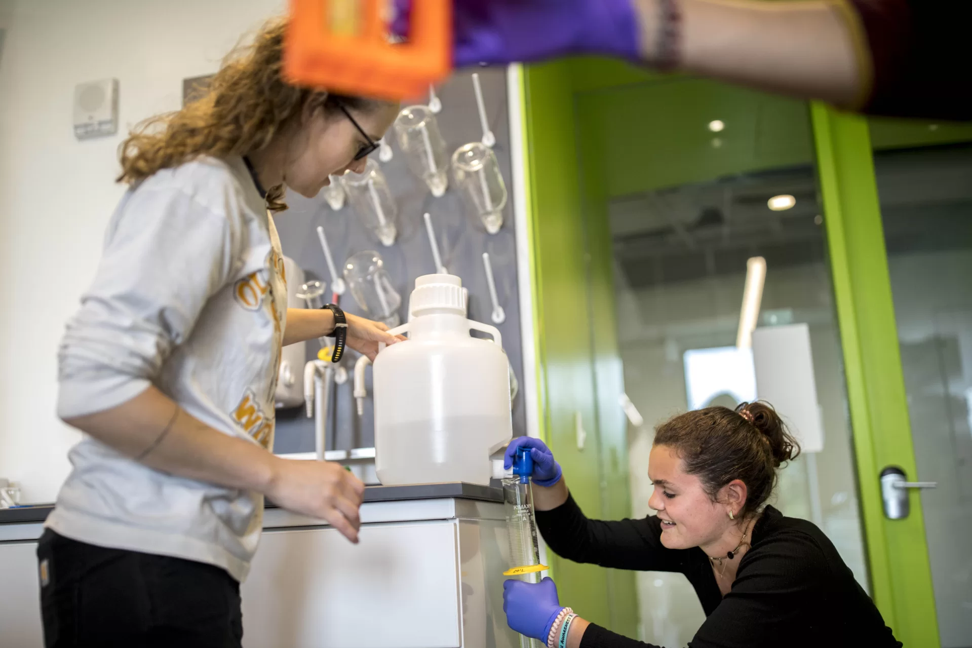 Scenes from the Bonney Science Center.

Summer research students, working under the supervision of  Assistant Professor of Chemistry and Biochemistry Colleen O’Loughlin, admire the well-organized symmetry of her lab glass that they’ll use this summer. From left, Diana Rodriguez ‘24, Julie Jesurum ‘22, Joanna Atwater ‘23, and Nick Gajarski ‘24. Also seniors Anna Gouveia and Sam Colesworthy.