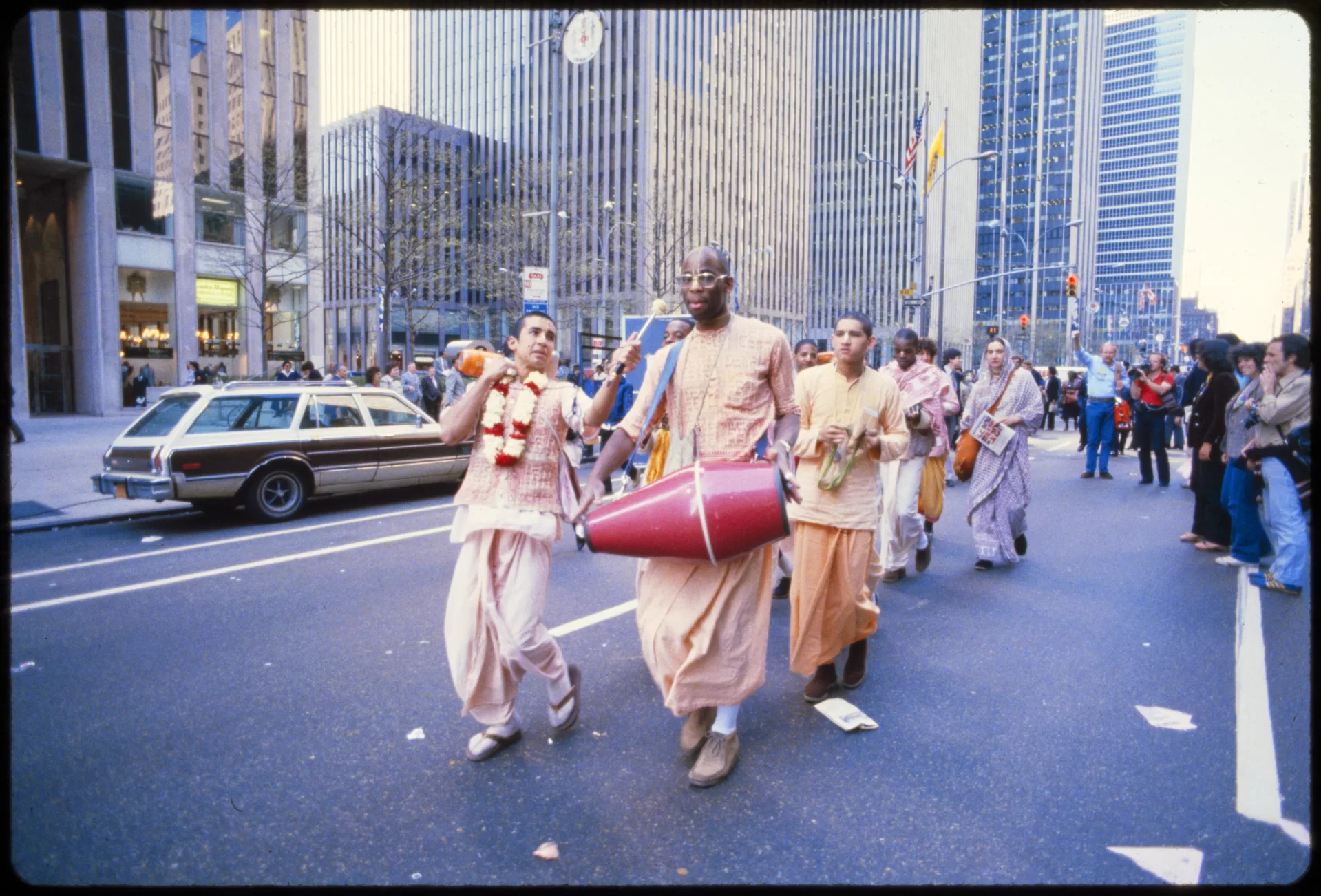 Hare Krishnas march in New York City, circa 1975.
. (Bernard Gotfryd/Library of Congress, Bernard Gotfryd photograph collection Library of Congress Prints and Photographs Division https://www.loc.gov/item/2020736593/)