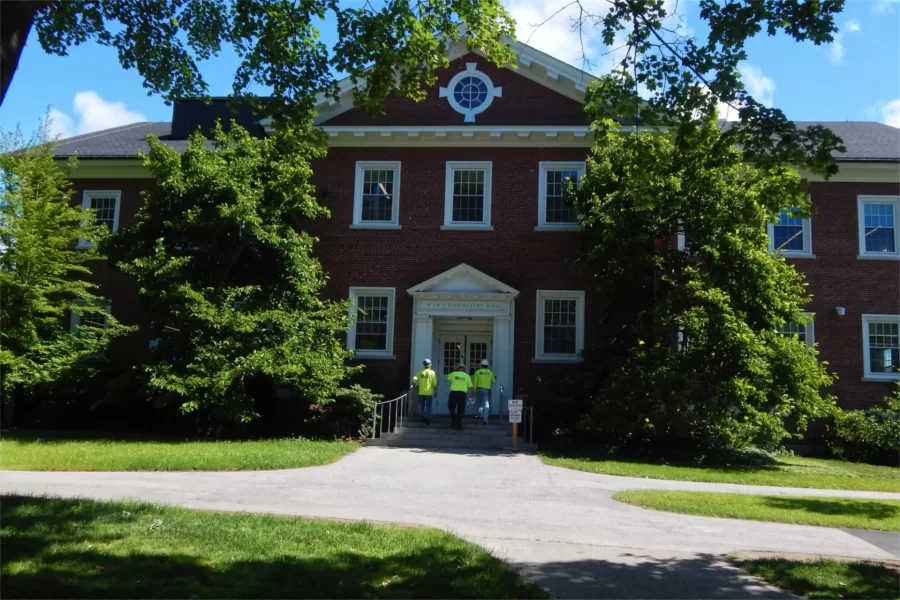 Construction workers return to Dana Hall after a break. (Doug Hubley/Bates College)