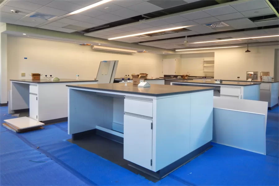 A Dana Hall electronics lab. (Doug Hubley/Bates College)