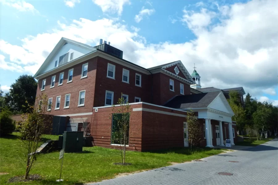 Dana Hall shown from Alumni Walk on Sept. 14, a week into the 2022–2023 academic year. (Doug Hubley/Bates College)