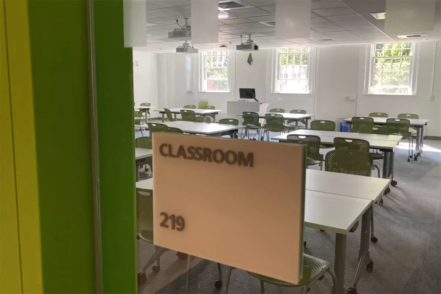 A general-purpose classroom in the newly renovated Dana Hall. (Doug Hubley/Bates College)
