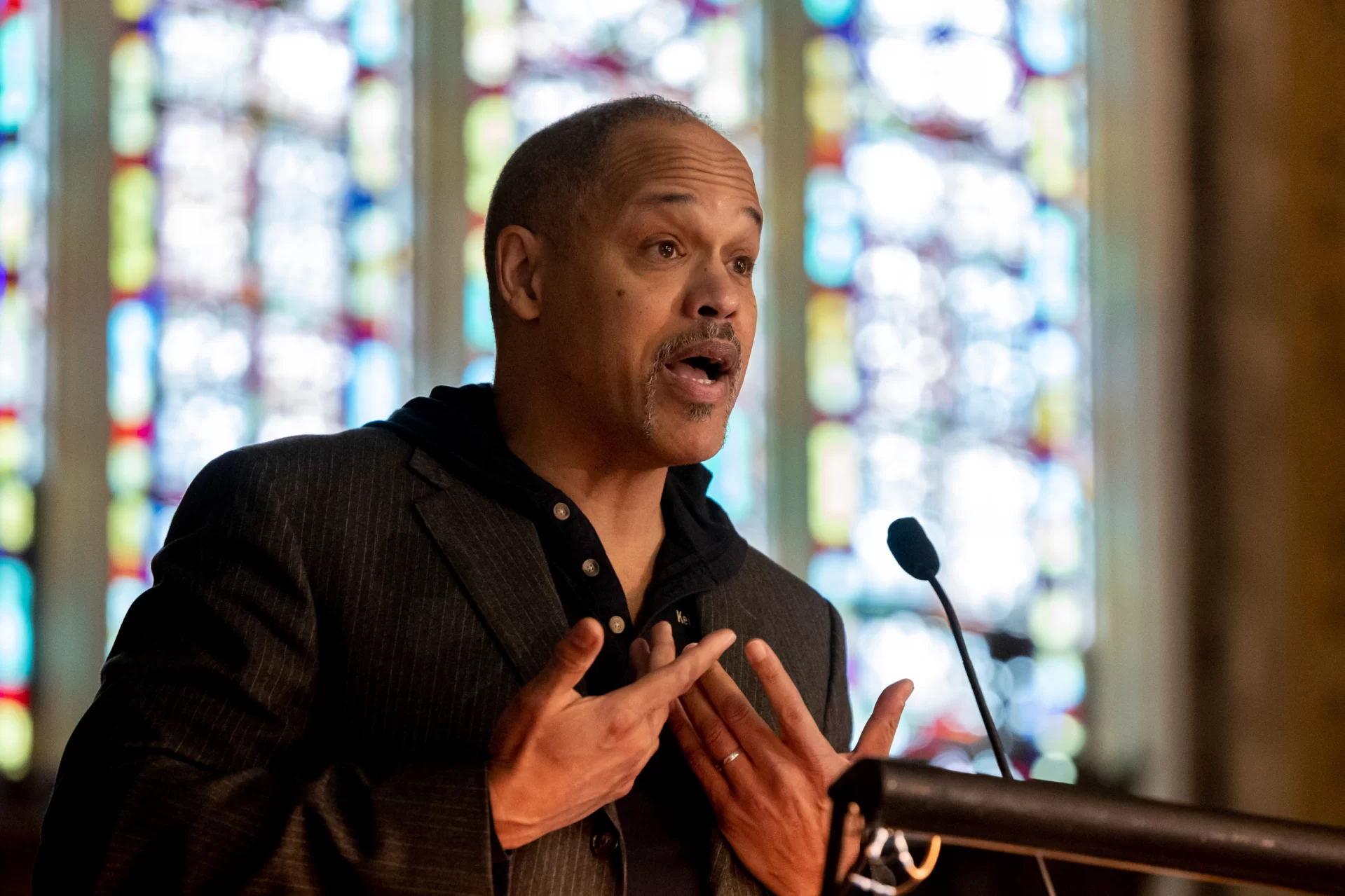 Martin Luther King Jr. Day 2023 keynote speaker, Keith Hamilton Cobb, playwright and actor, speaks to a SRO crowd in the Peter J. Gomes Chapel on Jan. 16. 2023.
