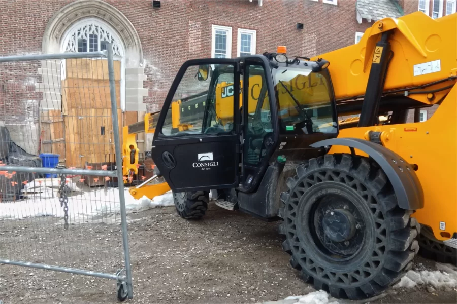 Parked at Chase Hall’s Campus Avenue entrance near trhe Kenison Gate, this telescoping-boom lift is used to take supplies to and refuse from the building. The machine’s owner, Consigli Construction, is overseeing the Chase renovation. (Doug Hubley/Bates College)