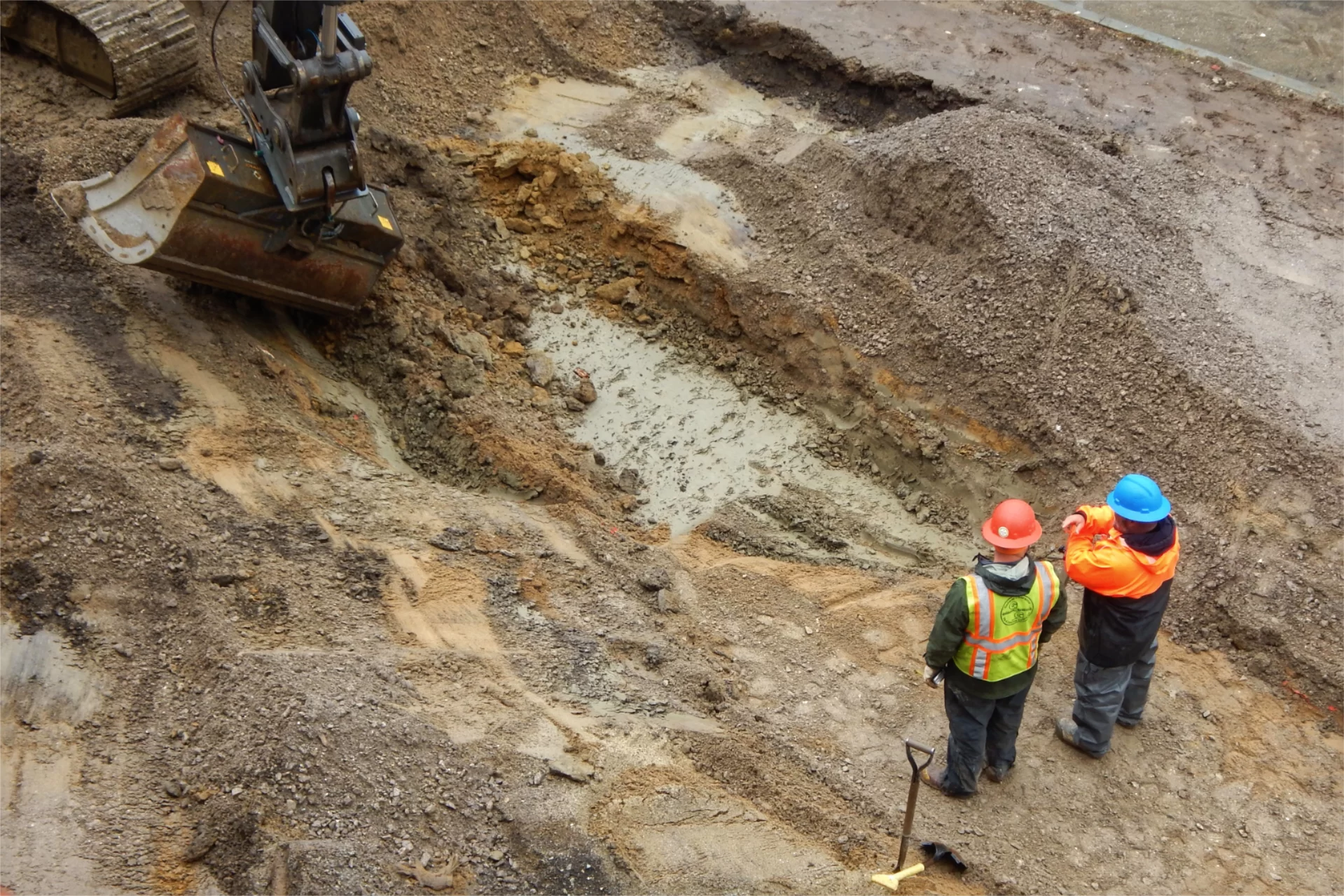 The shiny greenish stuff at center is millennia-old marine clay. (Doug Hubley/Bates College)