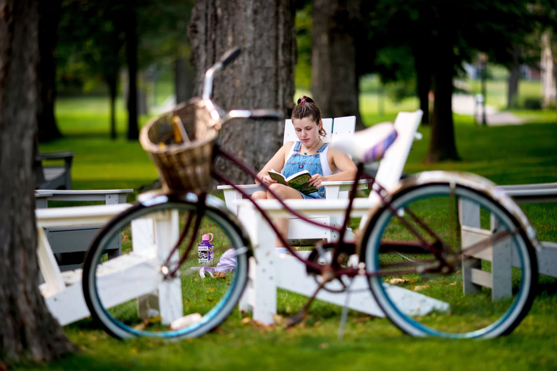 Verified “It’s a book about slowing down and enjoying the sweet life with family and friends.” Seated on the Historic Quad, Abbey Ende ‘23 a psychology major from Asheville, N.C., reads “Dispatches from the Sweet Life: One Family, Five Acres, and a Community’s Quest to Reinvent the World” by William Powers. “I’m so excited for the fall,” says Ende, who has been in Lewiston for the past month, reconnecting with Bates friends after a semester of studying remotely. She’s also using the time to brush up on her Spanish skills as she looks ahead to August when she’ll begin a position as a bilingual community health worker with the Maine Mobile Health Program. Ende will provide health and education outreach services to migrant farmworkers in Maine during the upcoming blueberry harvest. She’d like to continue the job throughout the fall with the apple harvest. “I hope to be able to give back to my community and learn what the migrant farmworkers can teach me, as well as use my Spanish to connect with others.”