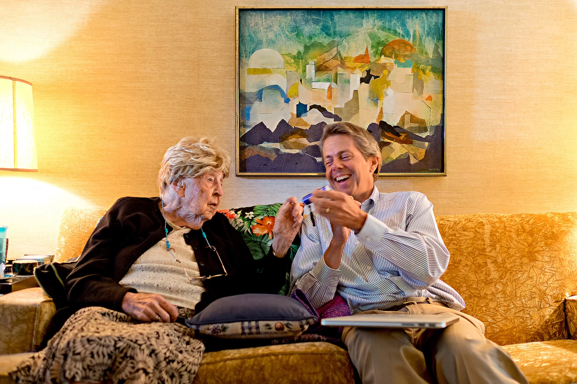 Magazine Editor and BCO Editorial Director H. Jay Burns visits June Lovelace Griffin '36 at her 21 Delcliff Lane home in Lewiston to share the online story about her passion for painting.