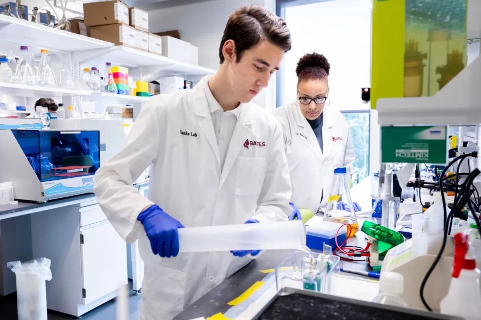 Lab Banks Slideshow: Meet 18 Bates students deep into their summer work ...