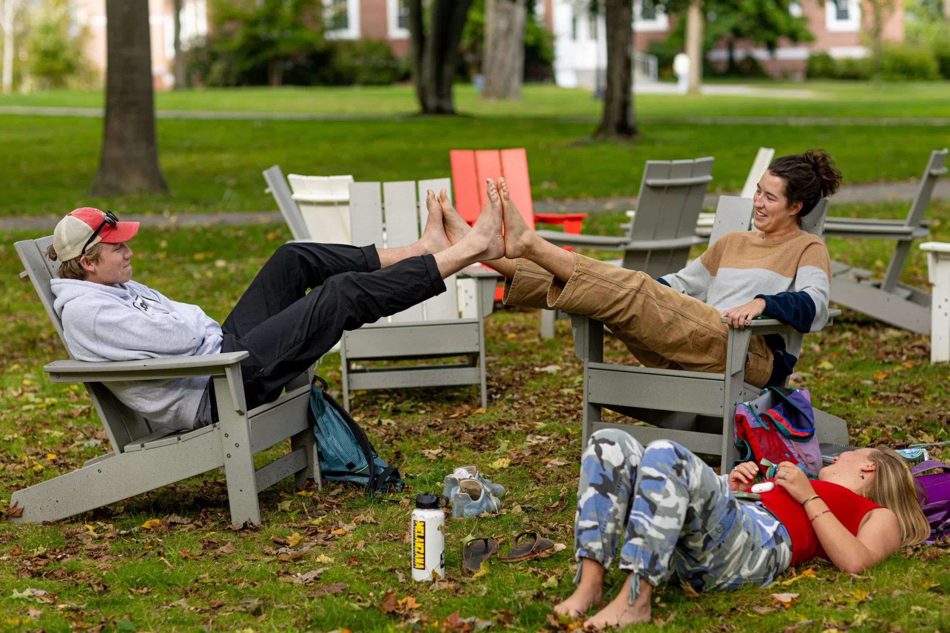 Adi Kolff ’25, a double major in biology and in earth and climate sciences from Philadelphia, and Abby Marriott ’25, an environmental studies major from Brooklyn, N.Y., compare the size of their feet on the Historic Quad. On the third-to-last day of summer, the duo kicked off their shoes, then got curious to see whose feet were bigger. Close call: Marriott is a women’s 11; Kolff, a men’s 10.5.