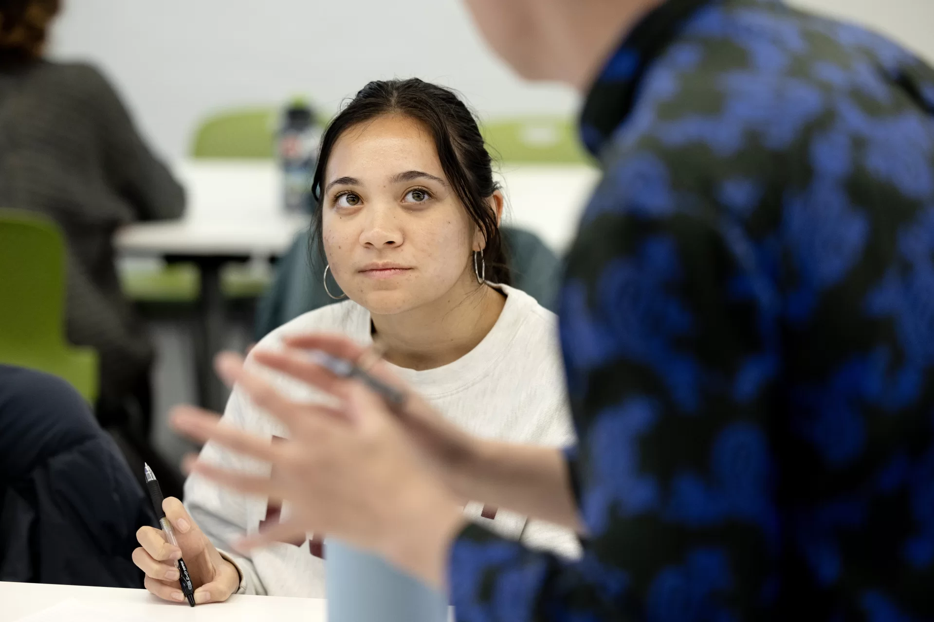 Aleisha Martinez Sandoval ’26 of of Edinburg, Texas, (left) and Caroline Cassell ’24 of Woodstock, Vt., listen in rapt attention to Otis speaker Nancy Campbell in a Dana Hall classroom as Campbell explains a writing exercise. Campbell met with Director of Student Writing and Lecturer in Humanities Bridget Fullerton and the peer-writing tutors at 4:15 in Dana 204.