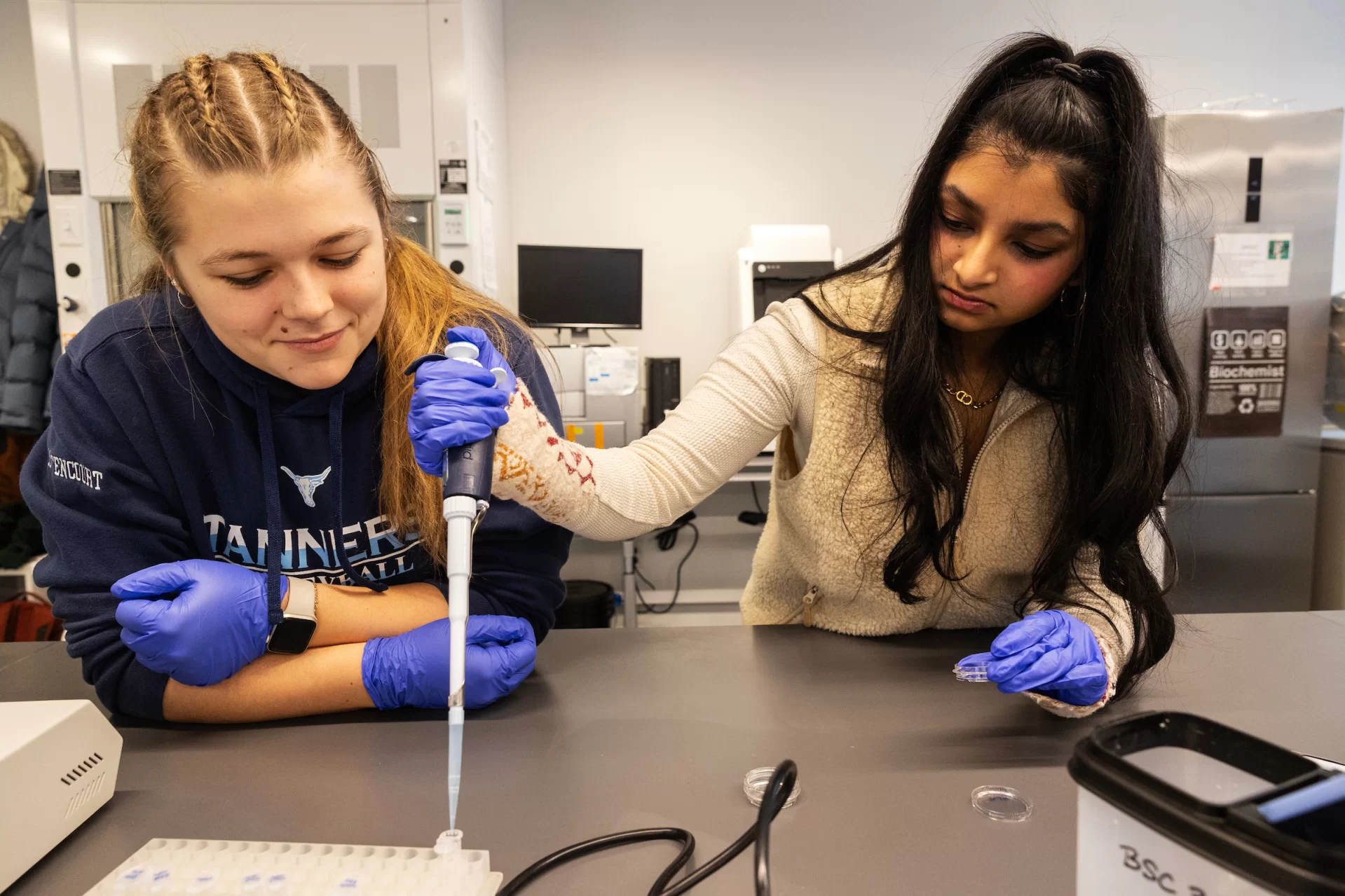 Isabel Bettencourt ‘27 of Peabody, Mass., and Serena Sharan ‘27 of Monroeville, Penn., duringfrom Lab-Based Biological Inquiry Cellular Neuroscience taught by Martin Kruse, associate professor of biology and neuroscience, in Bonney Science Center Room 370 on January 25, 2024. (Theophil Syslo | Bates College)