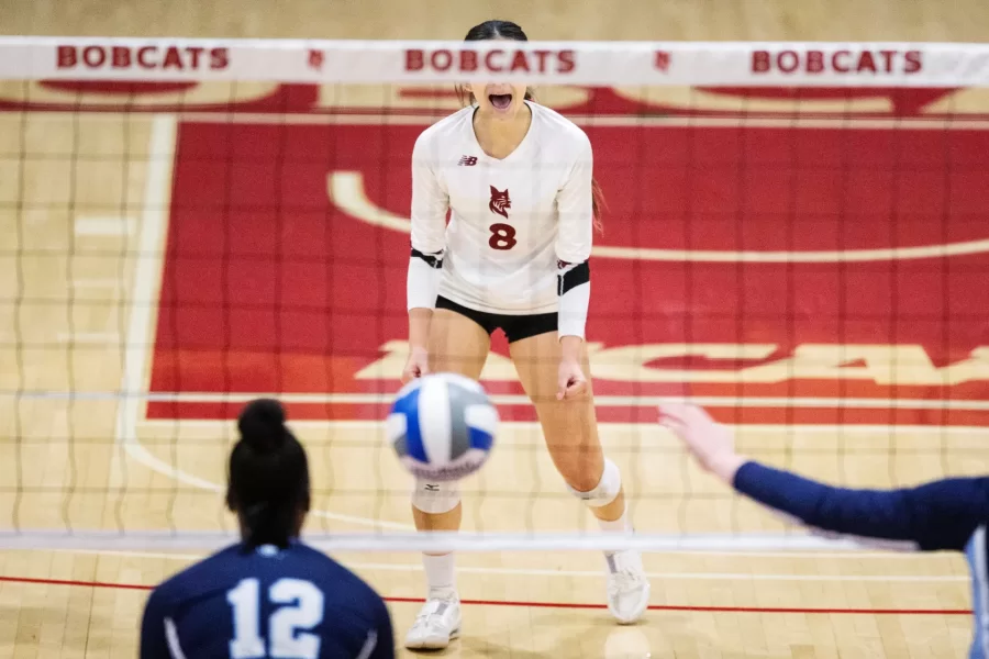 Bates College volleyball loses 3 - 0 against Connecticut College at bates College on October 10, 2025.